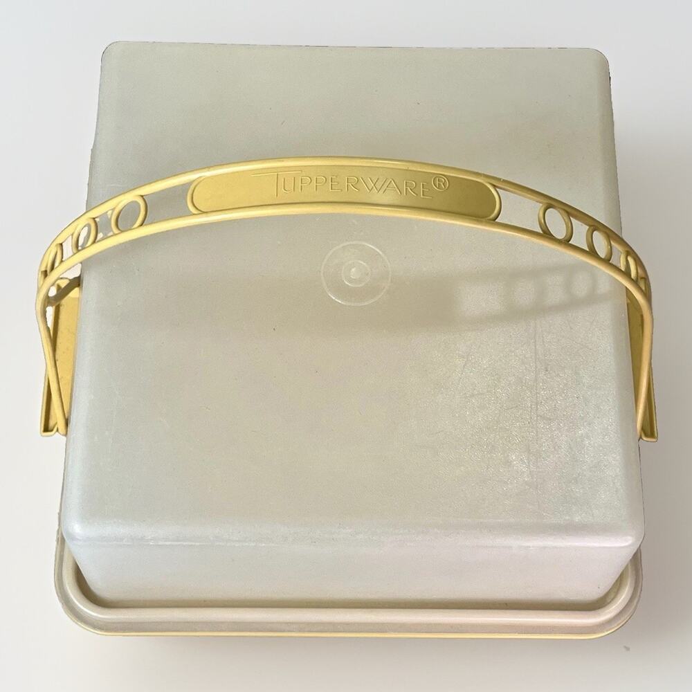 VTG Tupperware Harvest Gold 11” x 11” Cake Cupcake Taker Carrier w Handle - Picture 3 of 7